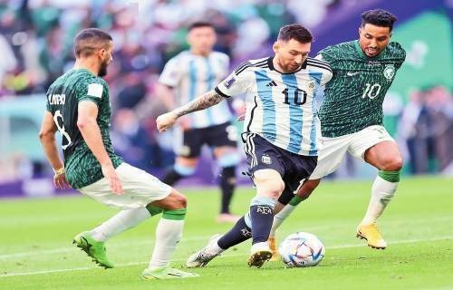 普荷斯在 2022 年 9 月 24 日面对道奇击出双响炮，达成职业生涯第 700 支全垒打神迹